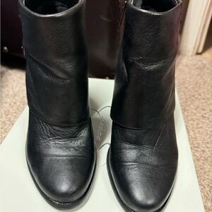 Jessica Simmon Cainn black booties